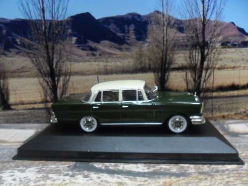 VERY RARE , ABSOLUTELY STUNNING  IXO / ALTAYA  1959  MERCEDES - BENZ 220SE   -  MINT IN DISPLAY CASE
