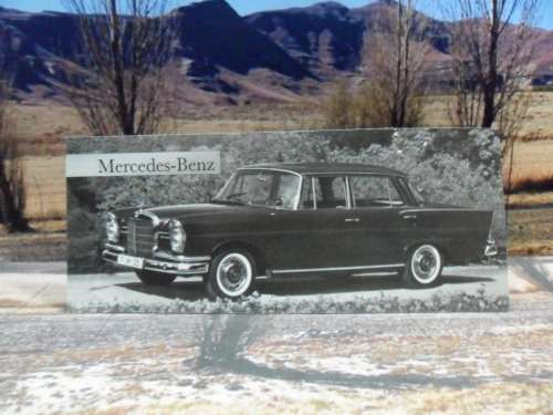 VERY RARE , ABSOLUTELY STUNNING  IXO / ALTAYA  1959  MERCEDES - BENZ 220SE   -  MINT IN DISPLAY CASE
