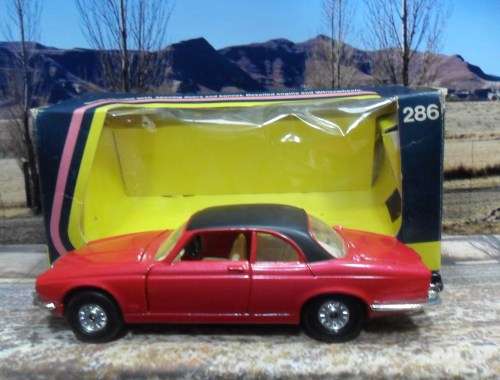 ABSOLUTELY STUNNING , VERY RARE 1974  CORGI NO  286 -  JAGUAR XJ12C  - MINT COND - FAIR DISPLAY  BOX