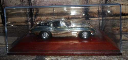 RARE, ABSOLUTELY STUNNING  IXO / ALTAYA  1960'S CHEVROLET CORVETTE STINGRAY  -  MINT IN DISPLAY CASE