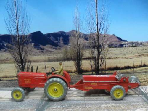 VINTAGE DINKY TOYS / MECCANO  NO 27A 1950'S   MASSEY-HARRIS TRACTOR & MANURE SPREADER -ORIGINAL COND