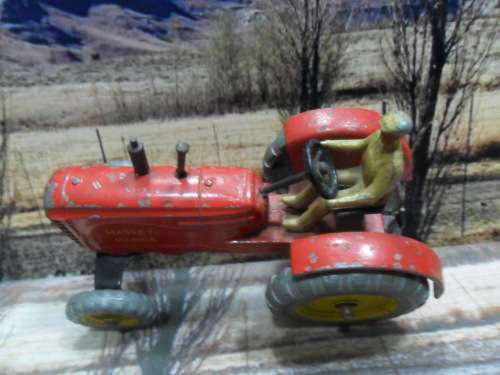 VINTAGE DINKY TOYS / MECCANO  NO 27A 1950'S   MASSEY-HARRIS TRACTOR & MANURE SPREADER -ORIGINAL COND