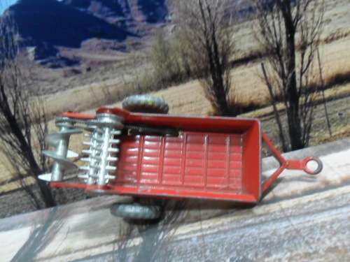 VINTAGE DINKY TOYS / MECCANO  NO 27A 1950'S   MASSEY-HARRIS TRACTOR & MANURE SPREADER -ORIGINAL COND