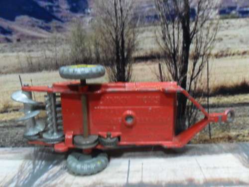 VINTAGE DINKY TOYS / MECCANO  NO 27A 1950'S   MASSEY-HARRIS TRACTOR & MANURE SPREADER -ORIGINAL COND