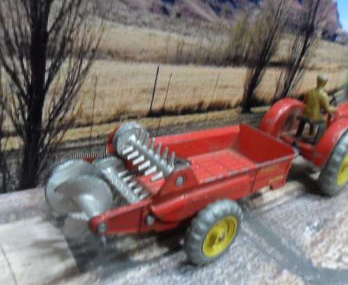 VINTAGE DINKY TOYS / MECCANO  NO 27A 1950'S   MASSEY-HARRIS TRACTOR & MANURE SPREADER -ORIGINAL COND