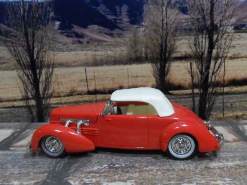 STUNNING MATCHBOX NO Y - 18  1937  CORD 812 - "MODELS OF YESTERYEAR"  MINT IN GOOD  DISPLAY BOX