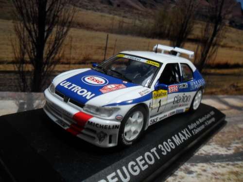 STUNNING IXO / DeAGOSTINI - 1996 PEUGEOT 306 MAXI  `RALLY CAR COLLECTION` MINT IN ORIG  DISOLAY CASE