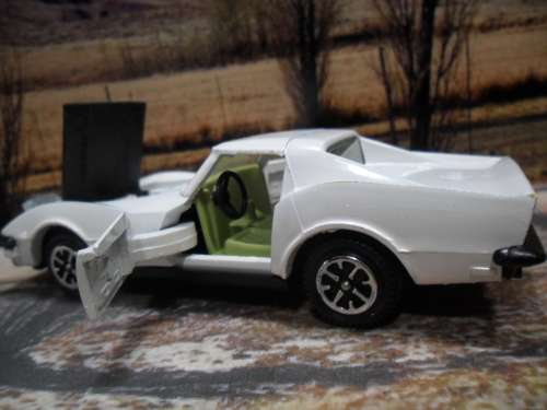 VERY RARE , STUNNING  1976  DINKY  NO  221 -  CHEVROLET CORVETTE STINGRAY -  MINT -  FAIR  BOX
