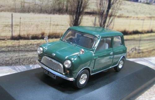STUNNING  VANGUARDS  VA 01300  -   1960`S  AUSTIN MINI  7 ` SPRUCE GREEN  `-  MINT - DISPLAY BOX
