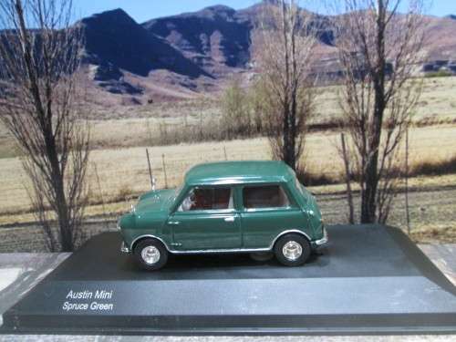 STUNNING  VANGUARDS  VA 01300  -   1960`S  AUSTIN MINI  7 ` SPRUCE GREEN  `-  MINT - DISPLAY BOX