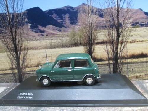 STUNNING  VANGUARDS  VA 01300  -   1960`S  AUSTIN MINI  7 ` SPRUCE GREEN  `-  MINT - DISPLAY BOX