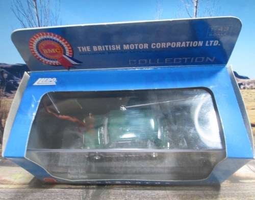 STUNNING  VANGUARDS  VA 01300  -   1960`S  AUSTIN MINI  7 ` SPRUCE GREEN  `-  MINT - DISPLAY BOX