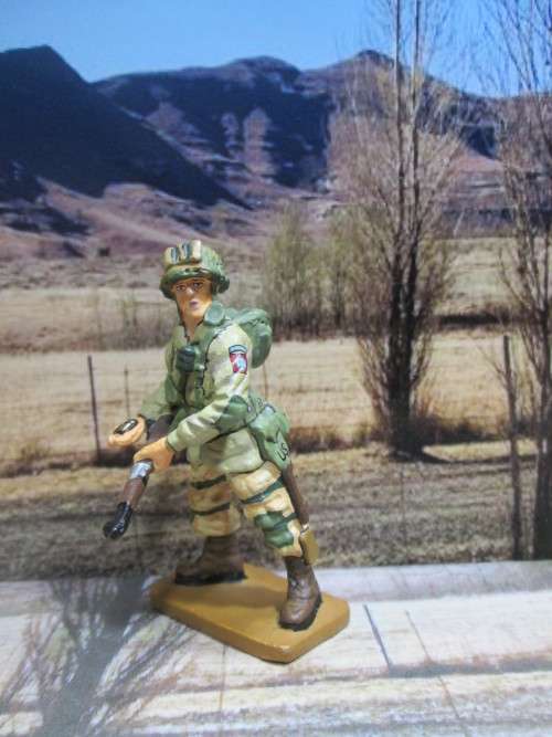 DELPRADO MEN AT WAR  # 5  PARATROOPER ( NORMANDY ) USA - 1944 - GOOD COND- SUPPLIED LOOSE.