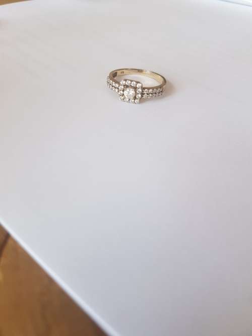 9kt yellow gold ring