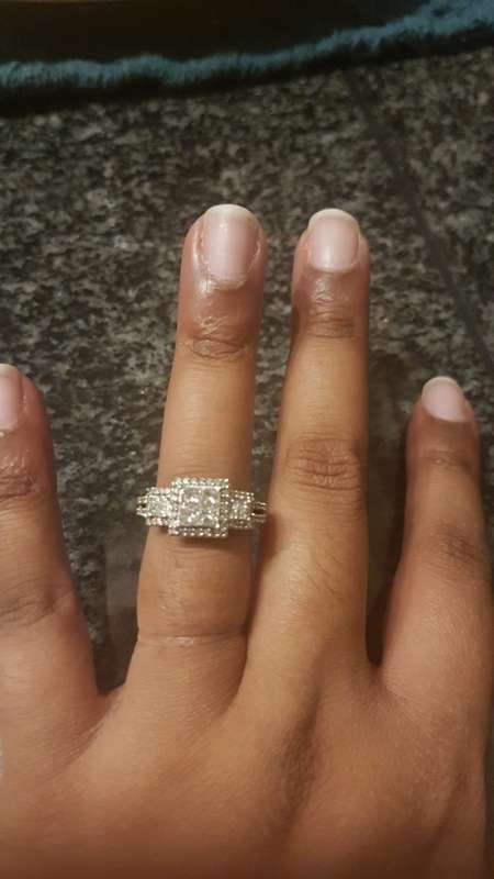 Sparkling 1.7tcw diamond ring|