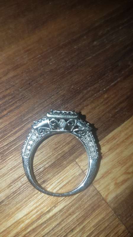Sparkling 1.7tcw diamond ring|