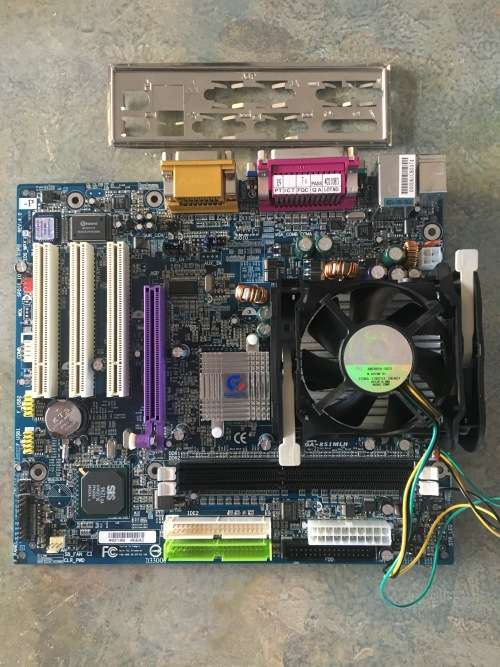 GIGABYTE - Motherboard - Socket 478 - GA-8SIMLH-PC (rev. 4.1) with Intel Celeron 2.4GHz Processor.