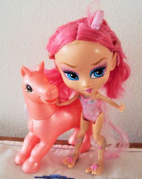 Mattel 2007 Pixie pulling a face with her pony (hair cut?)