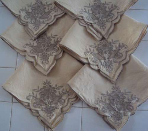 Stunning, elegant set of 6 large cotton serviettes, scalloped edging, pulled thread & embroidered