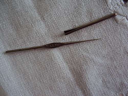 Very fine Crochet Hook Size 5=22 Archer made in England with cover 9.2cm long
