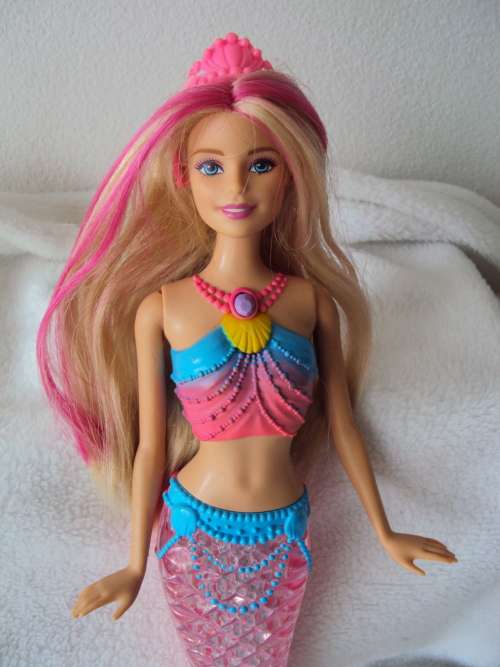 Mermaid Barbie 2015 Mattel (mermaid tail lights up, no batteries, tested, working)