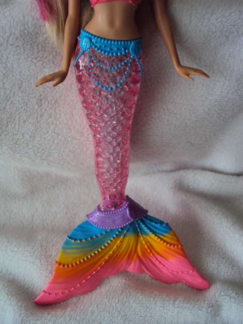 Mermaid Barbie 2015 Mattel (mermaid tail lights up, no batteries, tested, working)