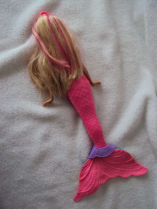 Mermaid Barbie 2015 Mattel (mermaid tail lights up, no batteries, tested, working)