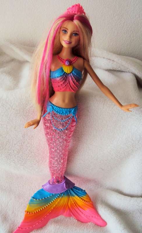 Mermaid Barbie 2015 Mattel (mermaid tail lights up, no batteries, tested, working)