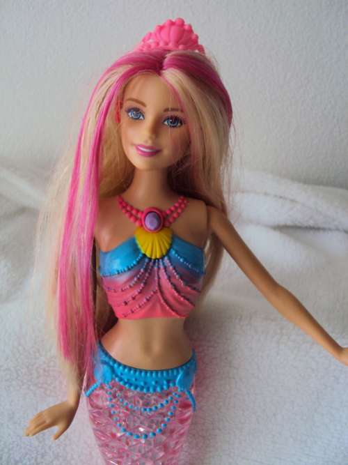 Mermaid Barbie 2015 Mattel (mermaid tail lights up, no batteries, tested, working)