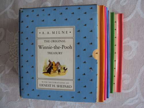 Boxed THE ORIGINAL WINNIE-THE-POOH treasury A.A. Milne Collection of 8 books - like new