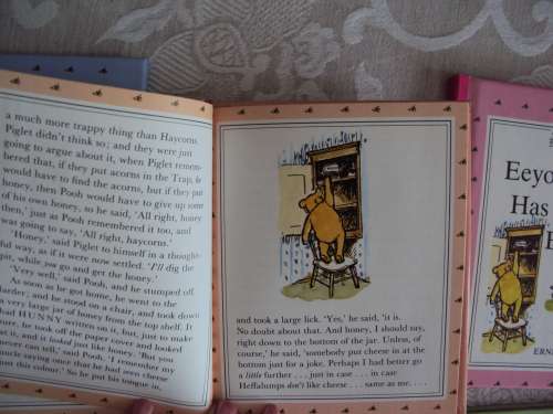 Boxed THE ORIGINAL WINNIE-THE-POOH treasury A.A. Milne Collection of 8 books - like new