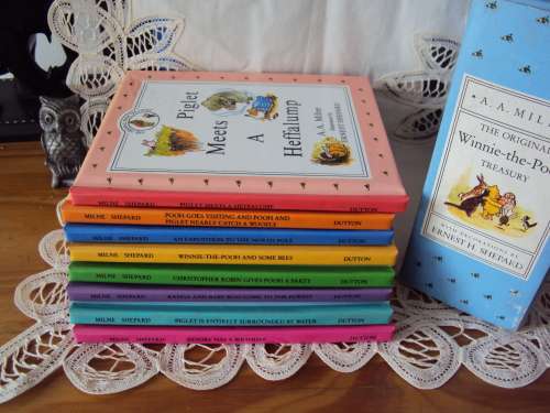 Boxed THE ORIGINAL WINNIE-THE-POOH treasury A.A. Milne Collection of 8 books - like new
