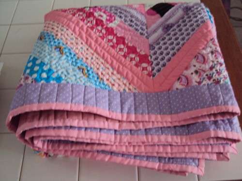 PRETTY PINK cotton QUILT hand machine stitched at quilt club 147cm x 146cm VGC unused