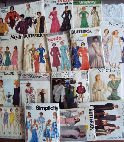 JOB LOT "G" of 16 Ladies assorted styles sewing patterns (not checked) Winning bid gets the lot !