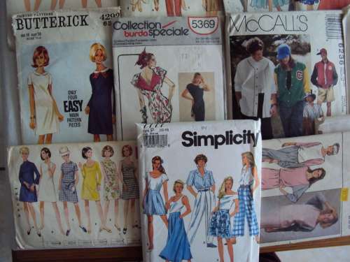 JOB LOT "G" of 16 Ladies assorted styles sewing patterns (not checked) Winning bid gets the lot !