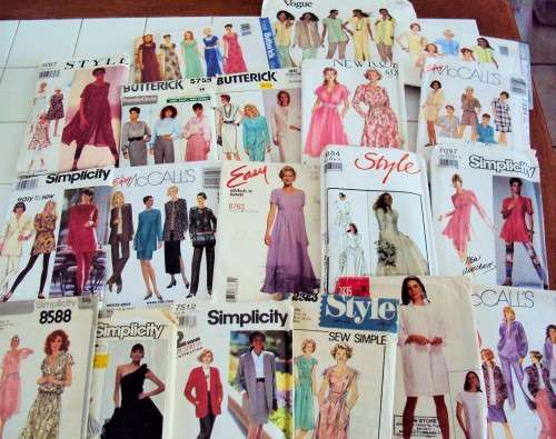 JOB LOT "M" Variety of 19 assorted styles Ladies sewing patterns  (not checked)