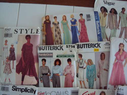 JOB LOT "M" Variety of 19 assorted styles Ladies sewing patterns  (not checked)