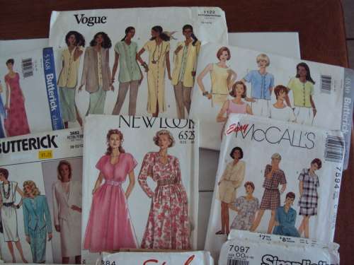 JOB LOT "M" Variety of 19 assorted styles Ladies sewing patterns  (not checked)