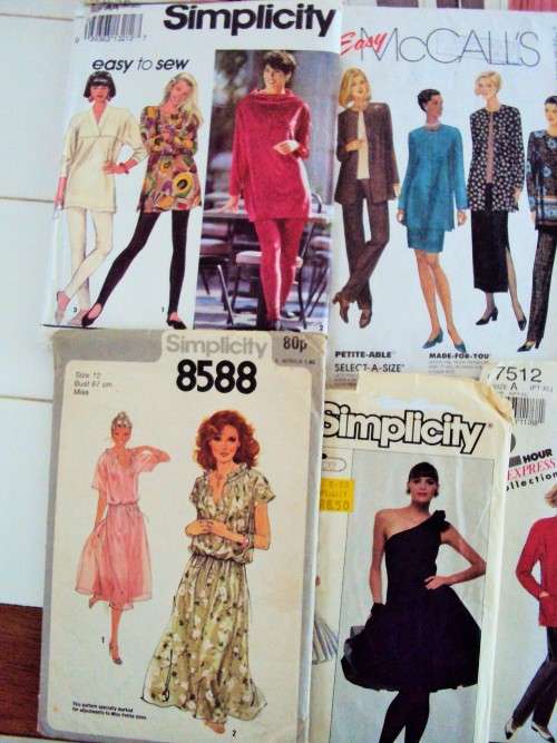 JOB LOT "M" Variety of 19 assorted styles Ladies sewing patterns  (not checked)