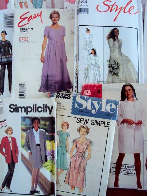 JOB LOT "M" Variety of 19 assorted styles Ladies sewing patterns  (not checked)