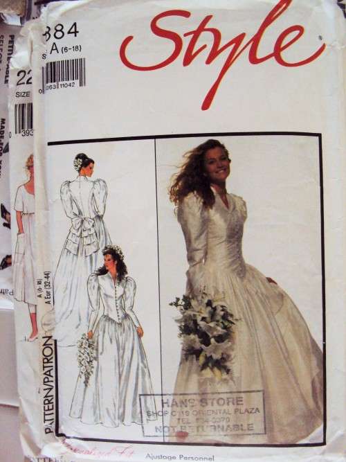 JOB LOT "M" Variety of 19 assorted styles Ladies sewing patterns  (not checked)
