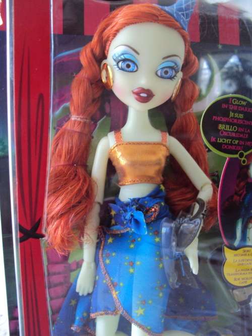 MGA BRATZILLAZ Meygana Broomstix GLOW IN THE DARK in original box Ages 6+ Like new