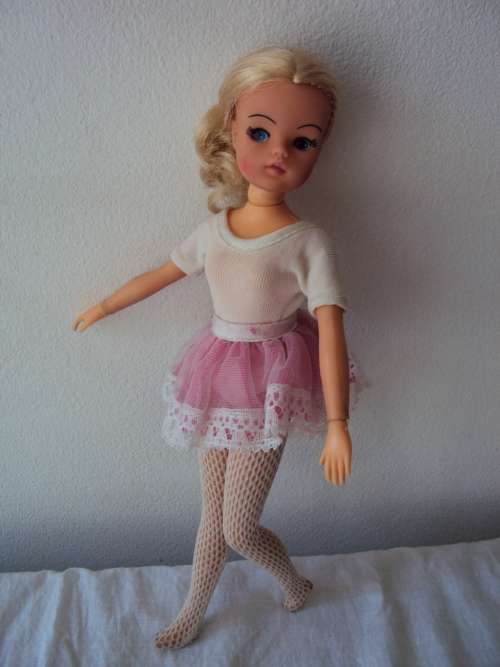 Vintage 70's Sindy ballet outfit orig Sindy shoes, twist waist & wrist, bend legs,  tilting head