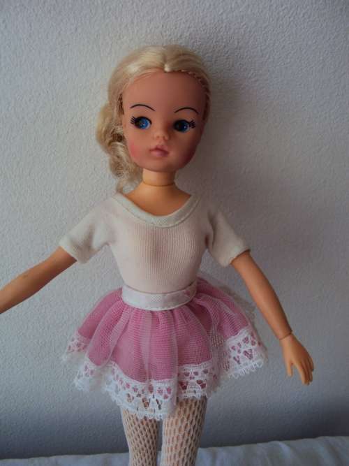 Vintage 70's Sindy ballet outfit orig Sindy shoes, twist waist & wrist, bend legs,  tilting head