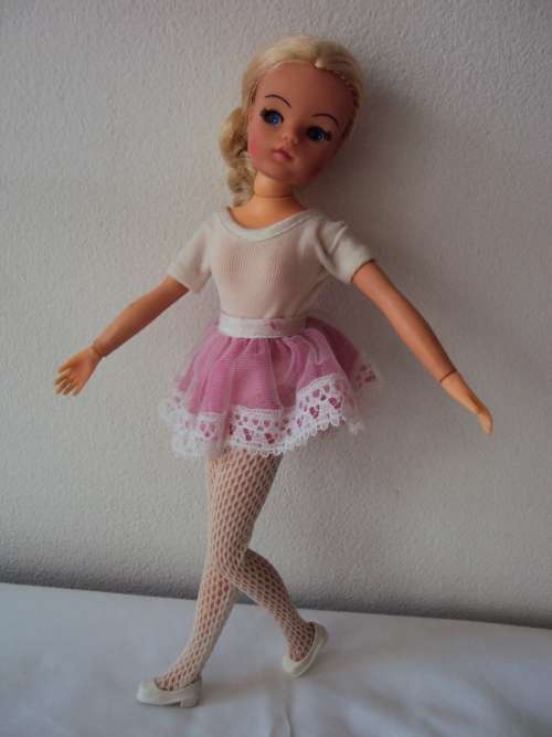 Vintage 70's Sindy ballet outfit orig Sindy shoes, twist waist & wrist, bend legs,  tilting head