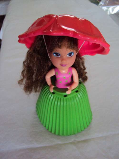 Pretty Cupcake doll by Tonka Vintage 90's patent pending