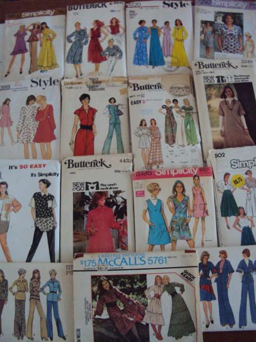 JOB LOT #38 Ladies assorted Vintage 15 x sewing patterns (cut, not checked)