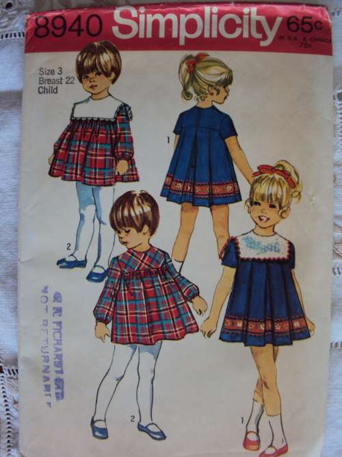 toddler dress with detachable collar Size 3 yrs  pattern is Complete