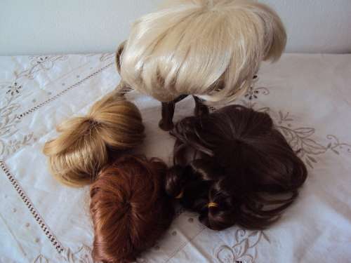 Job Lot of 5 x doll wigs assorted styles & colours (sml-med)