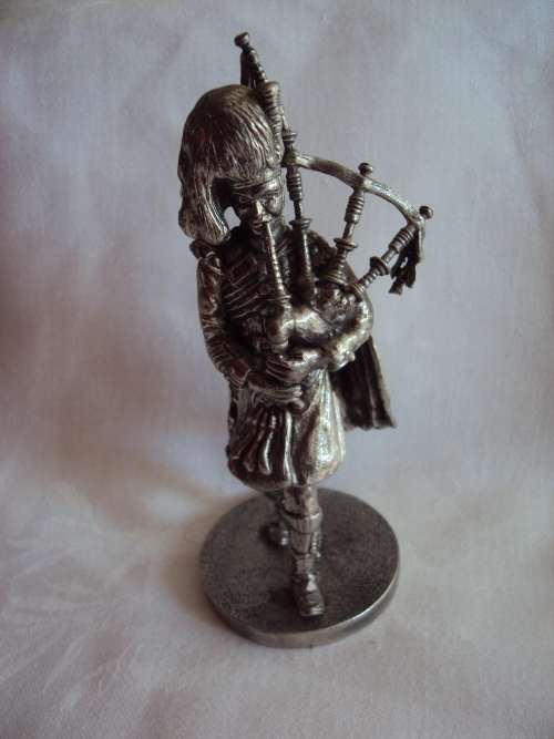 Pipe Major 1st Bn Scotts Guards c1962 (a David McMaster orig) 1/1000  Highly detailed, pewter